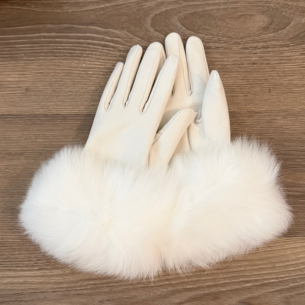 NWOT white fleece lined sheepskin leather gloves with fox fur trim
